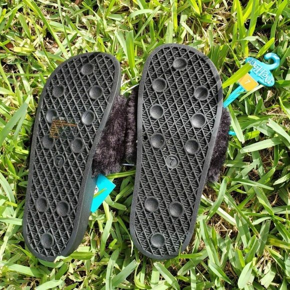 MAD LOVE Slide on Sandals fuzzy house slipper - Picture 7 of 10